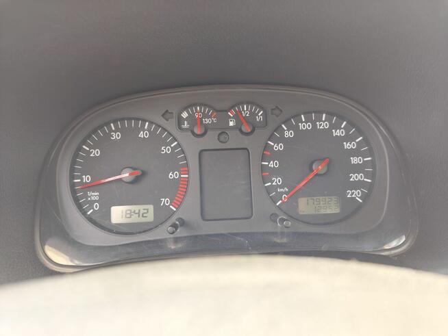 Volkswagen Golf 4 1.4 75KM 2002r Wrocław - zdjęcie 6