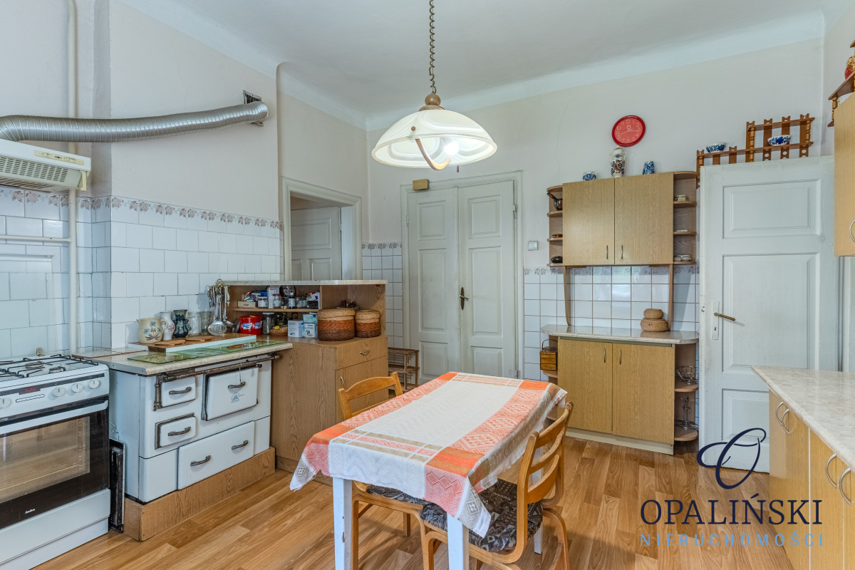 Niezwykły drewniany dom z amfiladą z XX wieku Opatów - zdjęcie 11