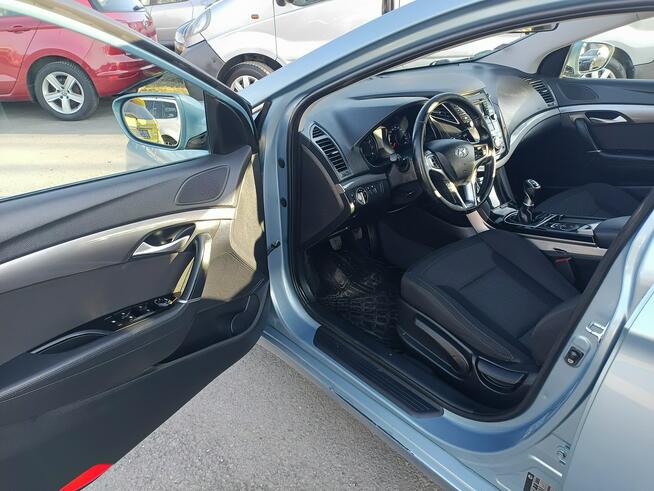 Śliczny Hyundai i40 Fajna wersja Policzna - zdjęcie 8