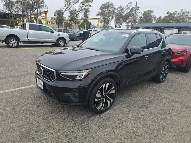 Volvo XC 40 Ultimate Bright Theme / 4x4 / niski przebieg Warszawa - zdjęcie 1