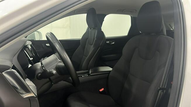 Volvo XC60 B4B Momentum Warszawa - zdjęcie 10