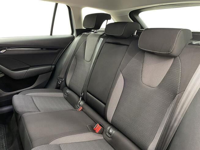 Skoda Octavia 2.0 TDI Ambition DSG Warszawa - zdjęcie 12