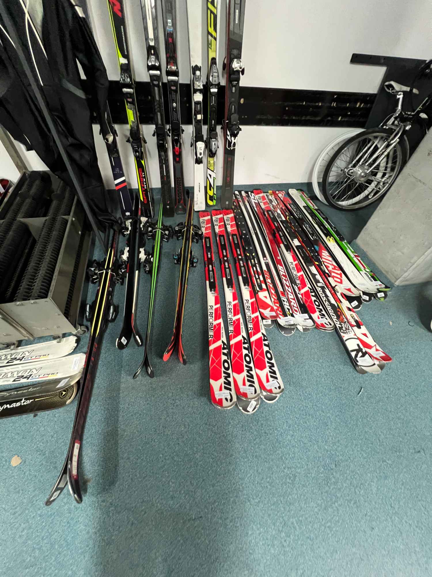 Syndyk sprzeda pakiet nart używanych oraz nart używanych juniorskich. Śródmieście - zdjęcie 4