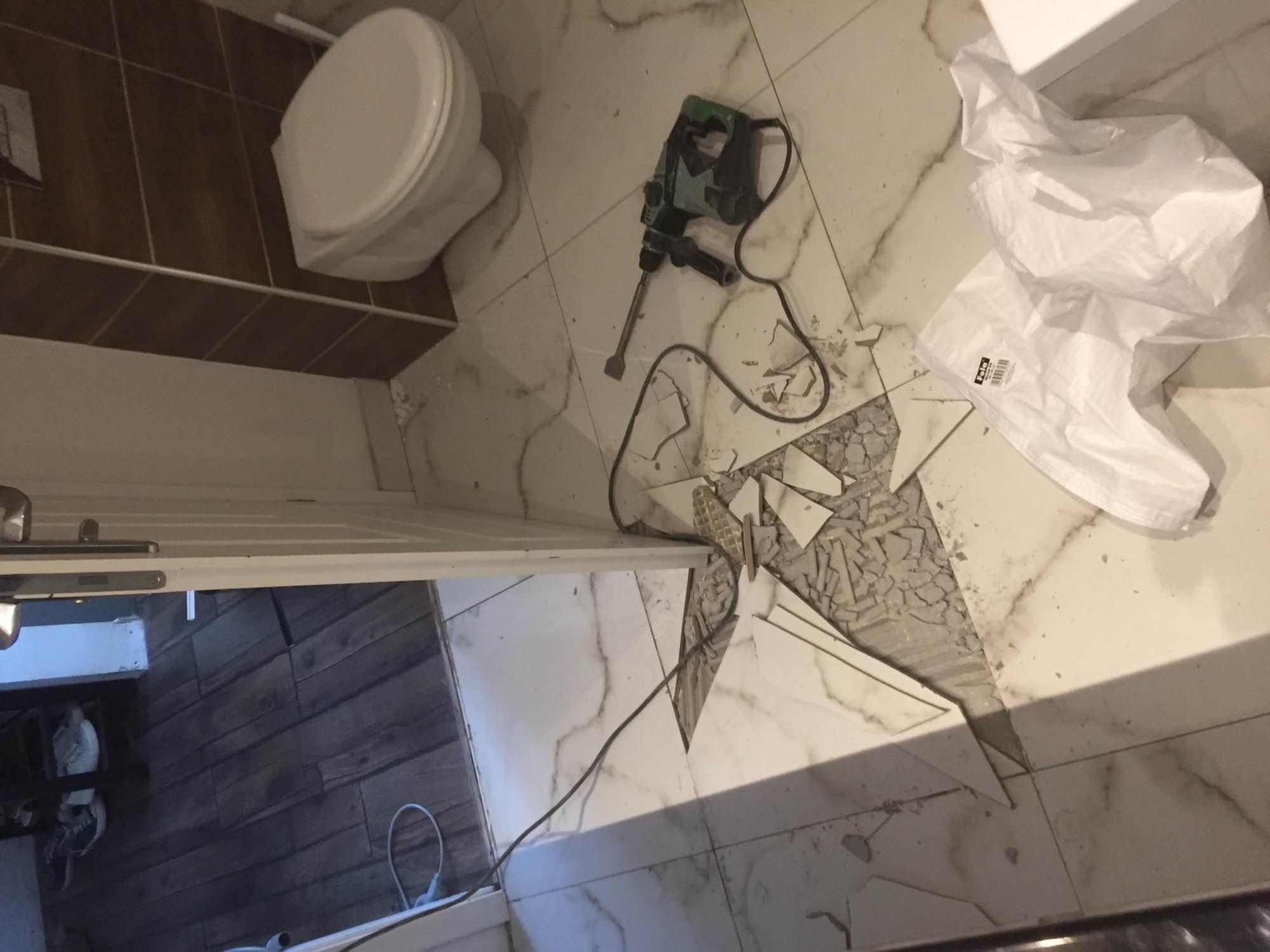 DEMONTAŻ.  Skuwanie kafli,glazury,tapety,tynków w mieszkaniu Wroclaw Fabryczna - zdjęcie 8