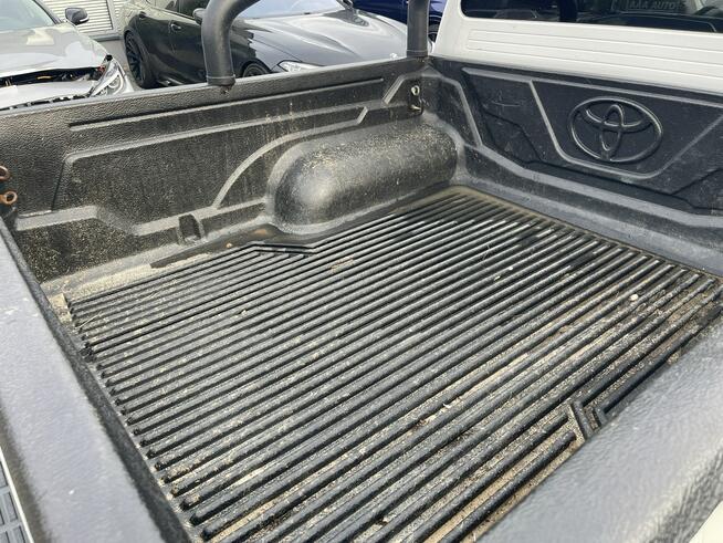 Toyota Hilux Executive 4x4 Klimatyzacja Hak Kamera Gliwice - zdjęcie 7