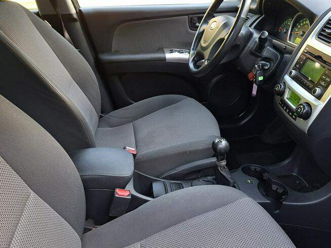 Kia Sportage * BARDZO ŁADNA* 2.0 GAZ* tempomat* komputer* ACTiVE * Olsztyn - zdjęcie 9