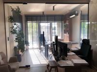 Ścianki szklane gięte – indywidualne projekty