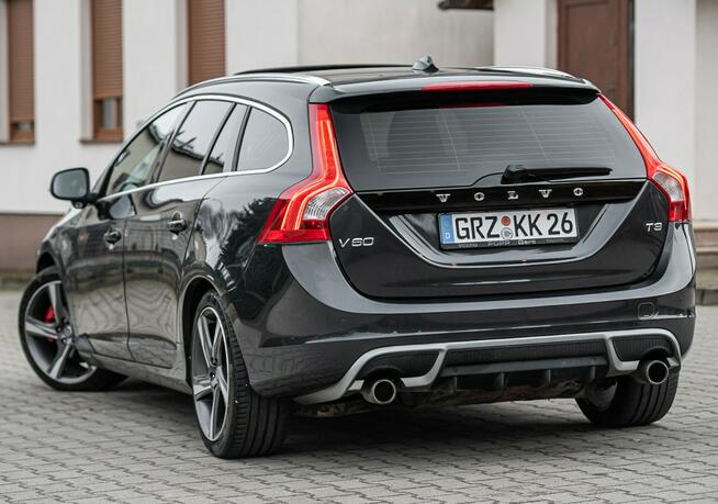 Volvo V60 R-Design 1.6T 150KM ! Full Opcja ! Opłacony ! Zwoleń - zdjęcie 2