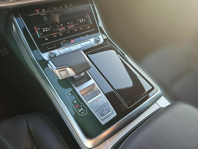 Audi Q8 PakietCzerń_Hak_Panorama_HomeLink_TempomatACC_4-strefy_FV23% Płock - zdjęcie 11