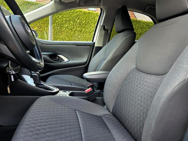 Toyota Yaris Hybrid 1.5 Benz. 116KM 2021r LED, Kamera, Tempomat Tychy - zdjęcie 10