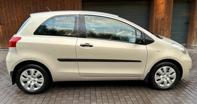 Toyota Yaris 1.3 Salon Serwis ASO - niski przebieg Bezwypadk Legionowo - zdjęcie 7