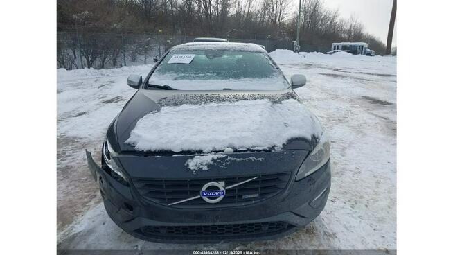 Volvo S60 / 4x4 / Niski przebieg / Tarnów - zdjęcie 3