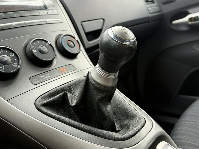 Toyota Auris 1,4D4D 90KM  Premium/Klimatyzacja/Parktronic/Serwis Węgrów - zdjęcie 7