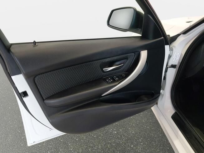 BMW 318 i Touring 136KM M6 2019 r., salon PL, przebieg 192tys.km Swarzędz - zdjęcie 11