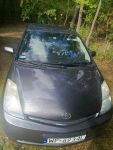 Toyota Prius II generacji z niezawodnym silnikiem benzynowym