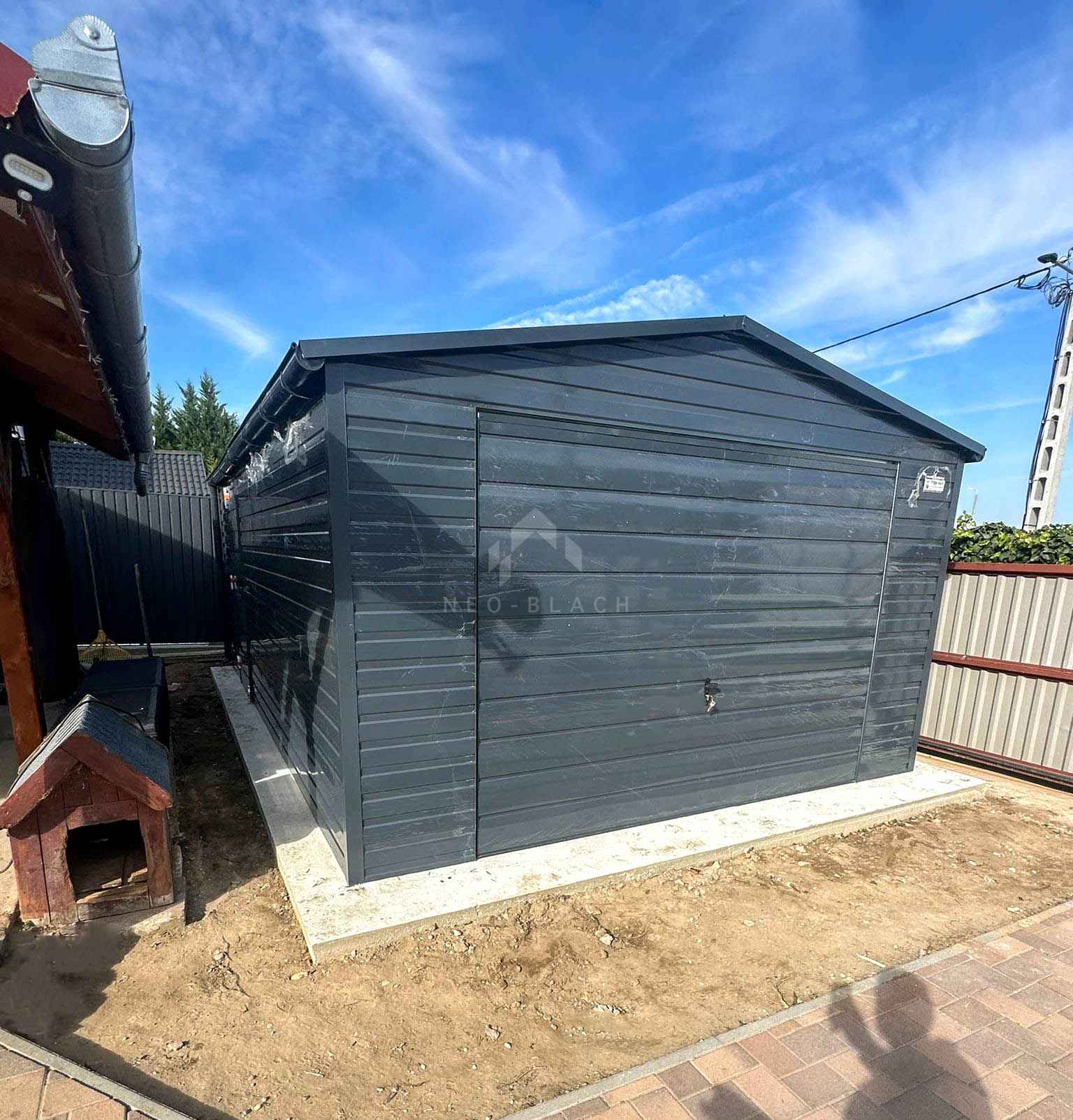 Garaż blaszany 4,5x6m - Brama uchylna rynny  dach dwuspadowy NB375 Nowy Tomyśl - zdjęcie 4