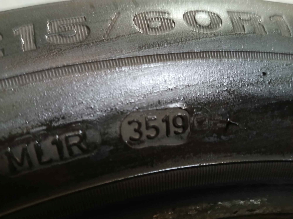 Sprzedam używane opony zimowe DUNLOP 215x60 R16, szt.4. Ochota - zdjęcie 3