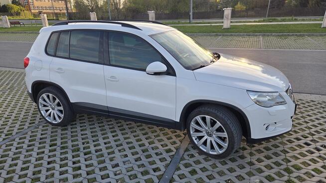 VW Tiguan I 2.0 iguan 2010r Biały /Czarne Wnętrze / Klima / Skarżysko-Kamienna - zdjęcie 6