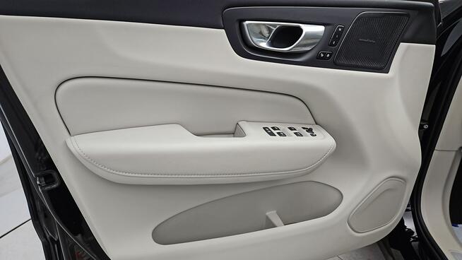 Volvo XC 60 B4 B Plus Bright aut ! Z Polskiego Salonu ! Faktura VAT ! Warszawa - zdjęcie 10