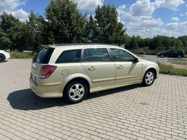 Opel Astra 2005 r - 1.8 benzyna - Sprawna klimatyzajca - 196 tys km Głogów - zdjęcie 3