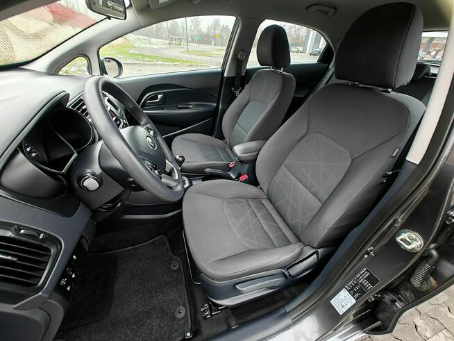 Kia Rio niski przebieg stan bdb Zarejestrowany klima gotowy Sosnowiec - zdjęcie 7