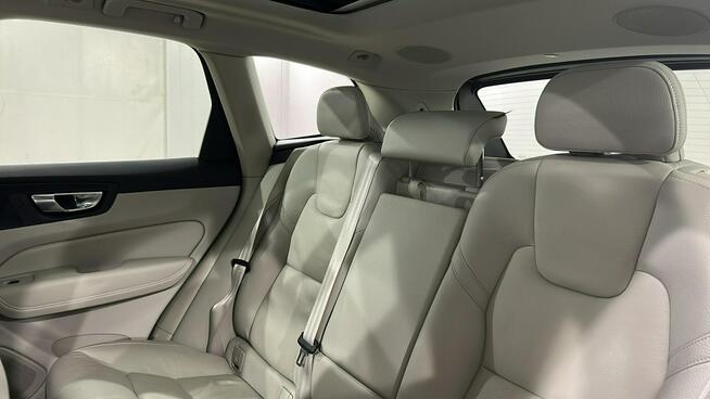 Volvo XC 60 B5 D AWD Plus Bright hak Warszawa - zdjęcie 12
