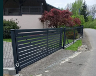 Profesjonalny montaż napędów, wideodomofonów i multi skrytek