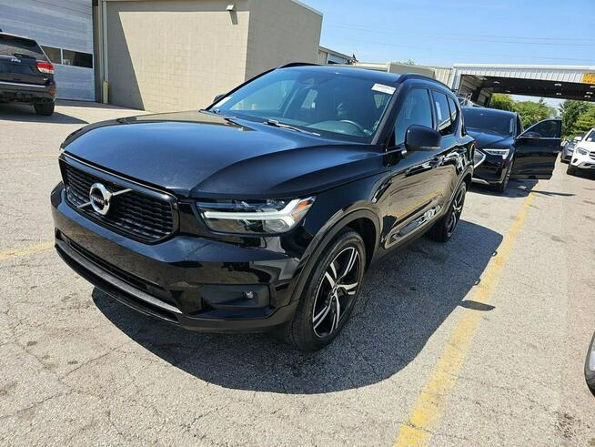 Volvo XC 40 AWD / R-Design / niski przebieg Tarnów - zdjęcie 1
