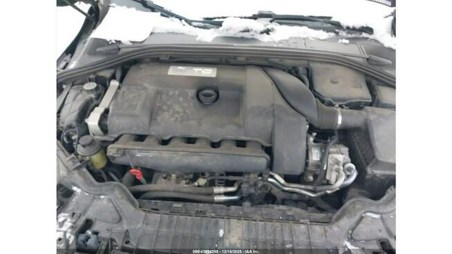 Volvo S60 / 4x4 / Niski przebieg / Tarnów - zdjęcie 12