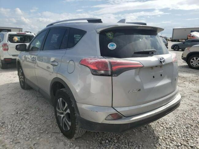 Toyota RAV-4 2018, 2.5L, LE, po gradobiciu Warszawa - zdjęcie 3