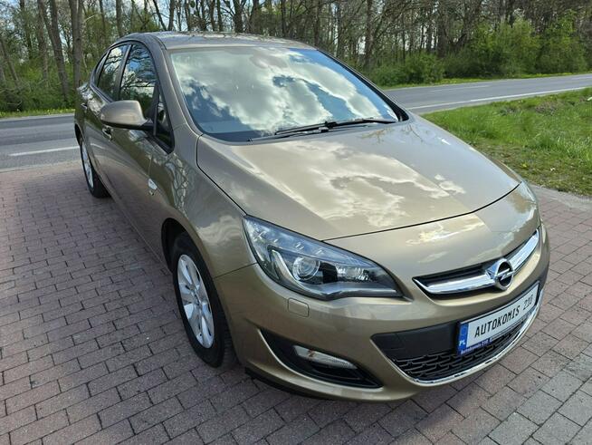 Opel Astra Sedan 1,4 benzynka w pięknym kolorze niski przebieg 117 tys Cielcza - zdjęcie 11