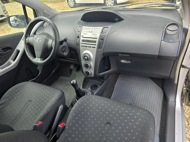 Toyota Yaris 1.3 88koni.Krajowy.Doinwestowany wsiadać i jeździć! Sosnowiec - zdjęcie 8