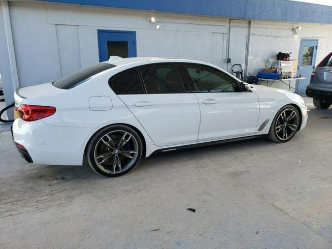 BMW M550i / M-Pakiet / xDrive / Niski przebieg / Tarnów - zdjęcie 4