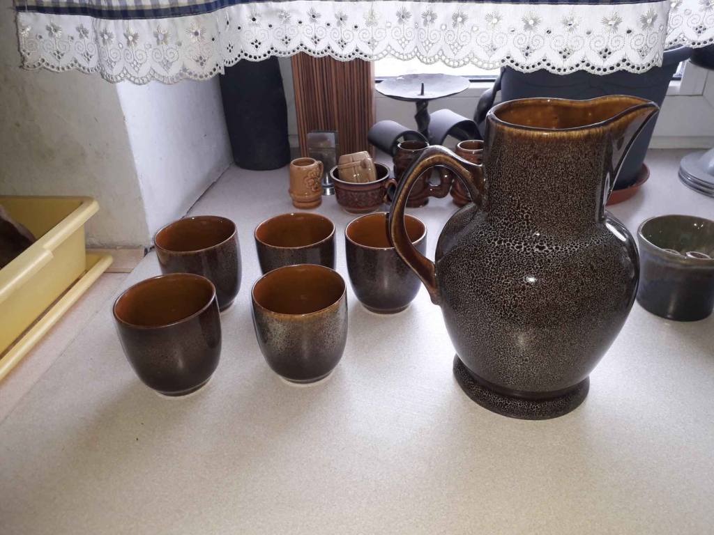 Zestaw ceramiki dzbany i kubki Włochy - zdjęcie 6