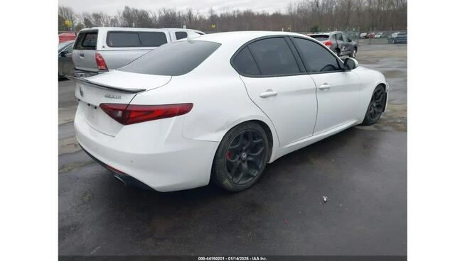 Alfa Romeo Giulia / 4x4 / 2.0 280KM / niski przebieg / Tarnów - zdjęcie 6