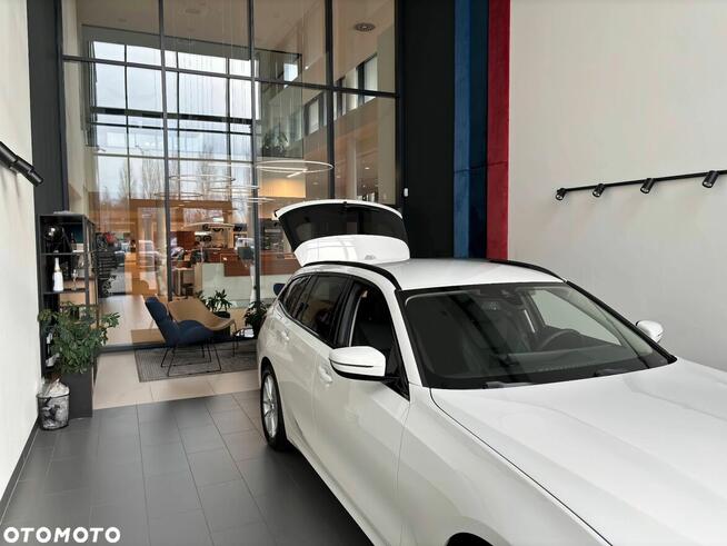 Salon PL, BMW Seria 318d Touring G20/G21 z 2024 Żoliborz - zdjęcie 10