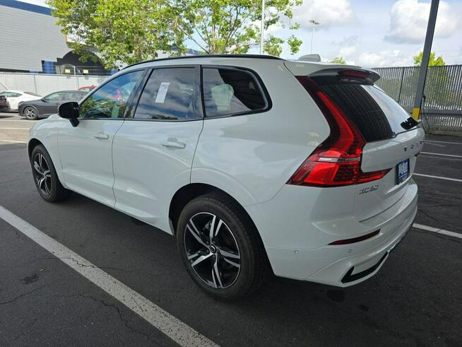 Volvo XC 60 AWD / R-Design / niski przebieg Warszawa - zdjęcie 5