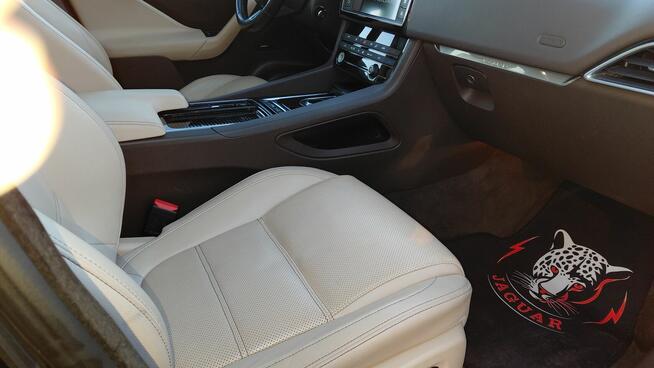 Jaguar F-Pace 2.0 w bogatej wersji Prestige Białystok - zdjęcie 6
