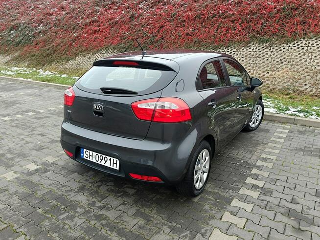 Kia Rio niski przebieg stan bdb Zarejestrowany klima gotowy Sosnowiec - zdjęcie 3