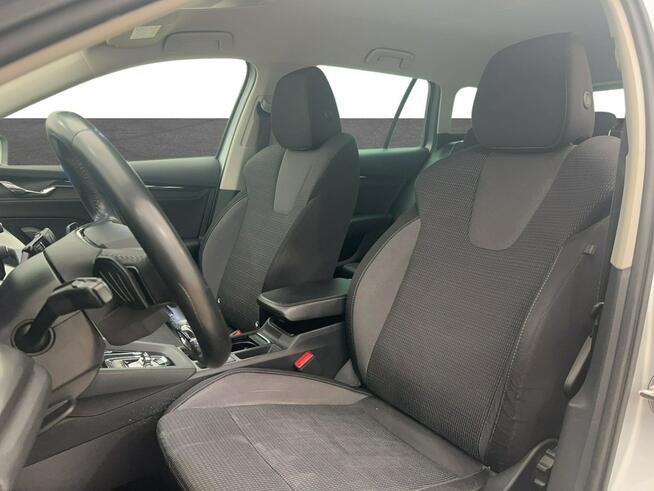 Skoda Octavia 2.0 TDI Ambition DSG Kombi Warszawa - zdjęcie 10