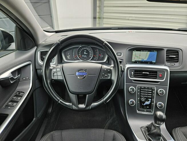 Volvo V60 D2 1.6 115KM manual BEZWYPADEK bardzo zadbany NAVI BDB stan Gdynia - zdjęcie 8
