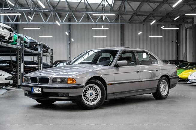 BMW 740 Oryginał. Bezwypadkowa. Niski przebieg. Węgrzce - zdjęcie 1