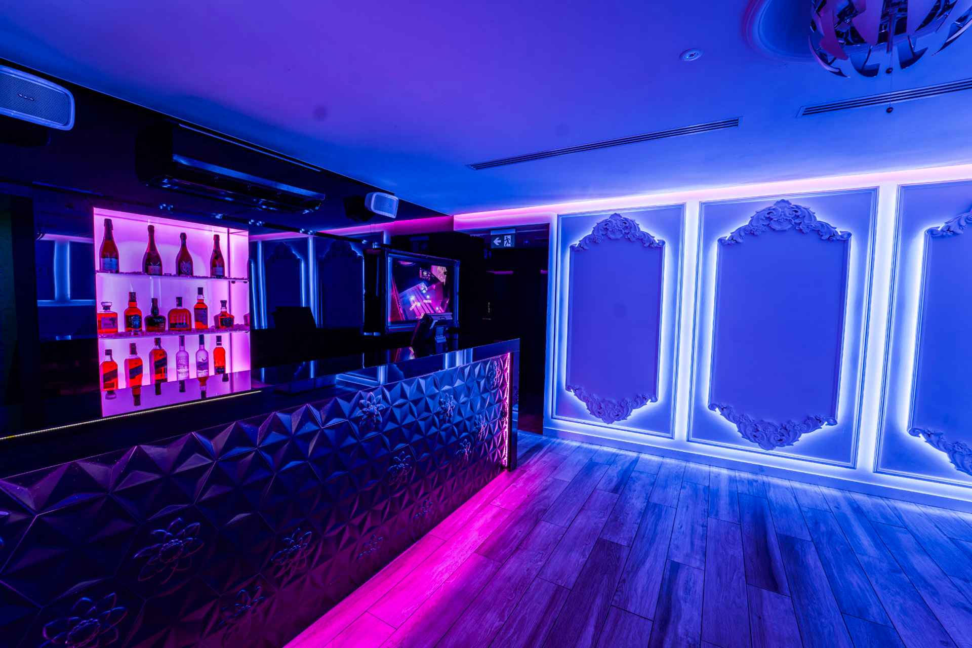 Sala na osiemnastkę - organizacja urodzin klub XOXO Party Śródmieście - zdjęcie 8