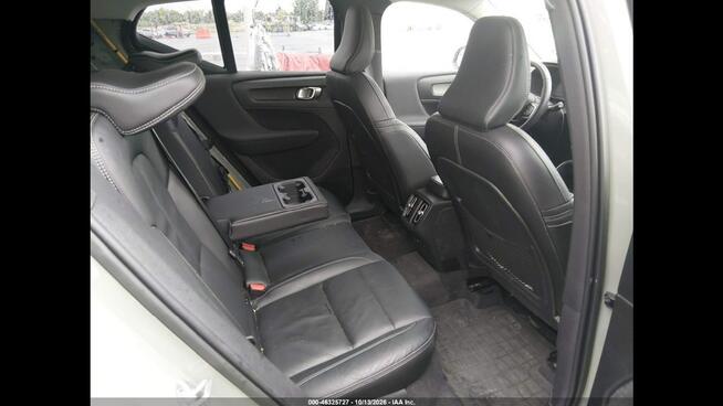 Volvo XC 40 ULTIMATE DARK THEME / AWD / B5 / niski przebieg Warszawa - zdjęcie 11