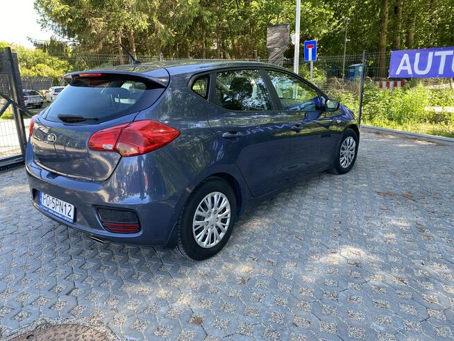 Kia Cee'd benzyna I rej. 2017 przebieg 57500 km Kobylnica - zdjęcie 5