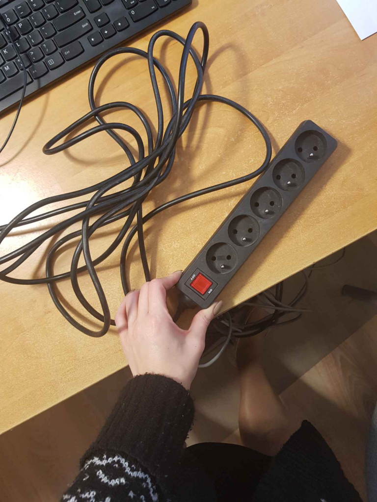 Przedłużacz listwa zasilająca, 5 gniazd, włącznik, czarny - 2 szt. Nowe Miasto - zdjęcie 1