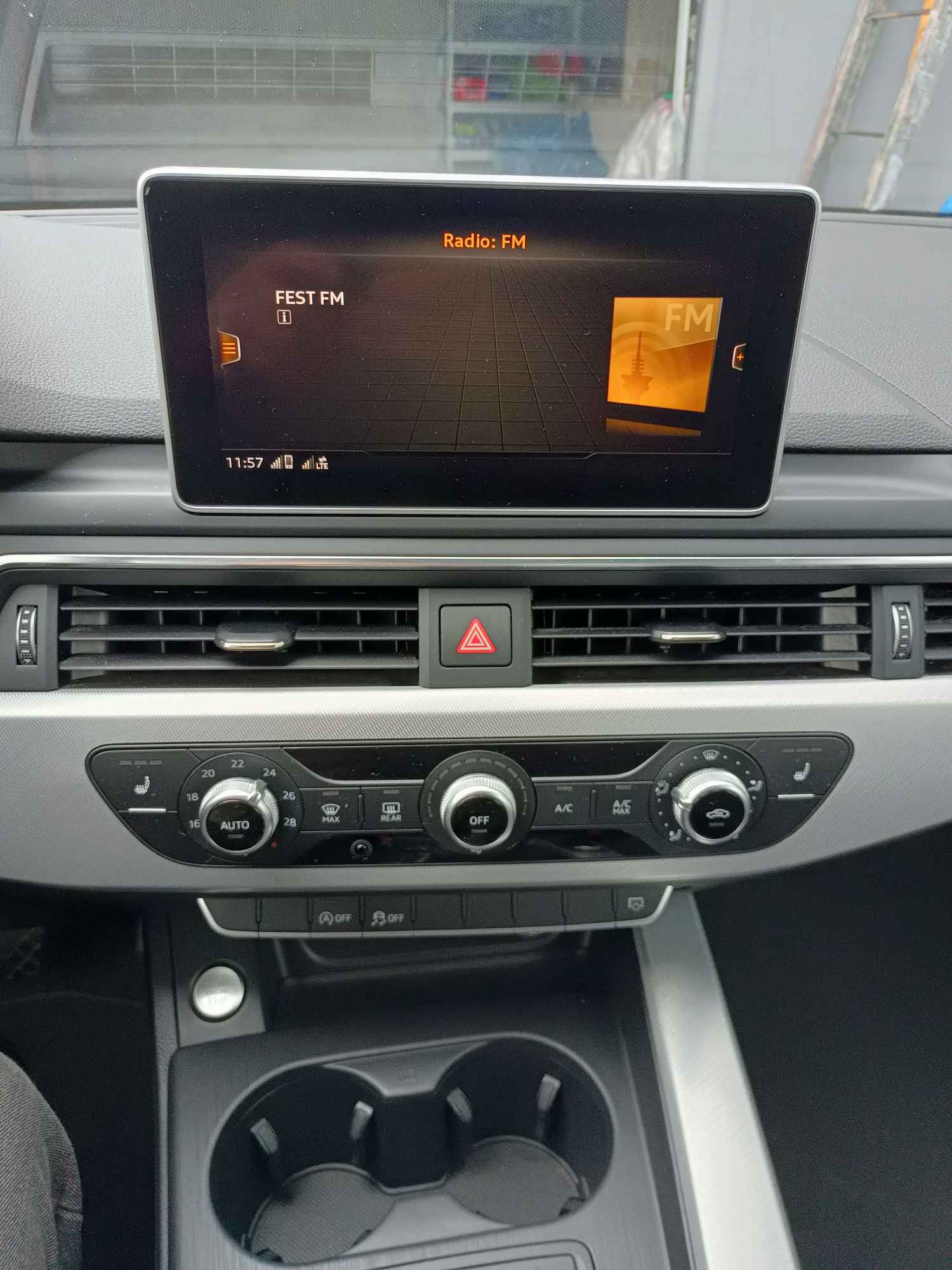 Audi A4 b9 kombi TDI Krzeszowice - zdjęcie 10