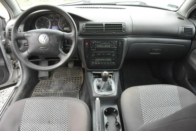 Volkswagen Passat 1.9TDI Klima Sedan 2003 rok Lift Tarnogród - zdjęcie 9