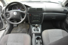 Volkswagen Passat 1.9TDI Klima Sedan 2003 rok Lift Tarnogród - zdjęcie 9