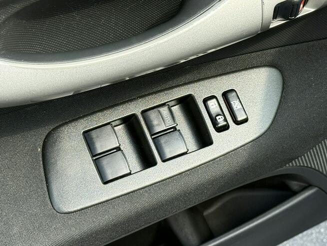 Toyota Auris 1,4D4D 90KM  Premium/Klimatyzacja/Parktronic/Serwis Węgrów - zdjęcie 8